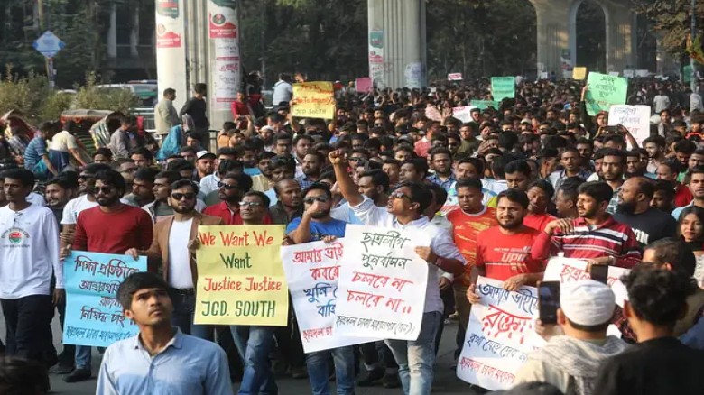 হলুদ জাতের মাল্টা ও কমলা চাষে সফল তরুণ কৃষি উদ্যোক্তারা