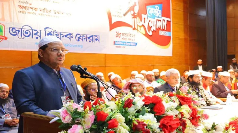 ভেটেরিনারি পেশার মর্যাদা রক্ষা ও ৩ দফা দাবি বাস্তবায়নে বাকৃবিতে মানববন্ধন