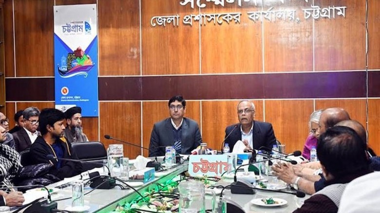 এক গাছে ১০ জাতের আম